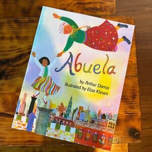 Vintage 1991 Abuela Paperback Book